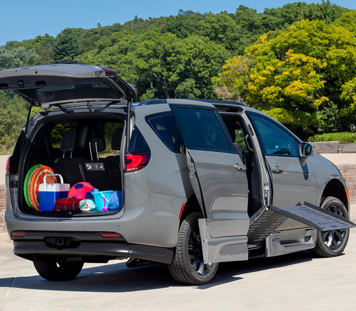 Chrysler Pacifica - Lowered Floors - Family-Friendly